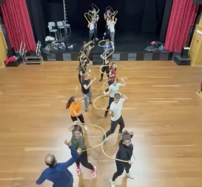 Oinarineko dantzariak badabiltza Inauterietarako prestatzen