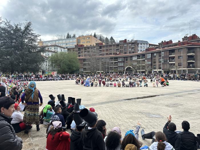 Arrasateko ikastetxeak, Save The Children ekimenarekin bat