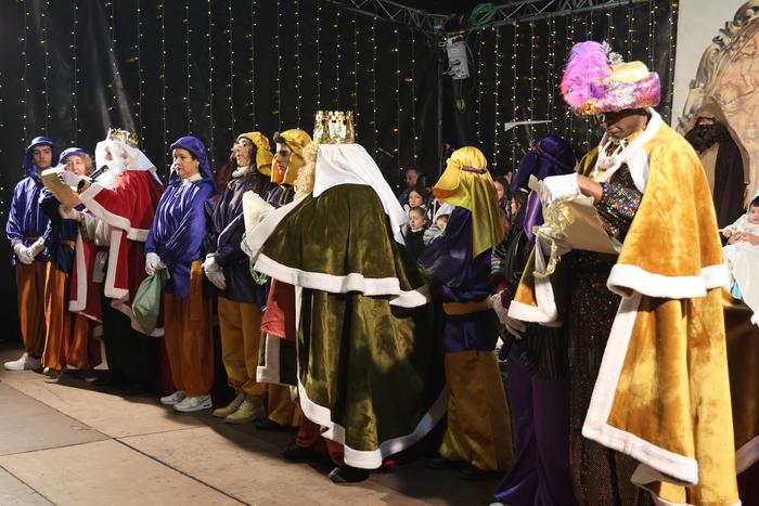 Arrasate Pasealekutik abiatuko da Errege Magoen desfilea astelehenean