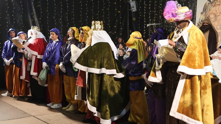 Arrasate Pasealekutik abiatuko da Errege Magoen desfilea astelehenean