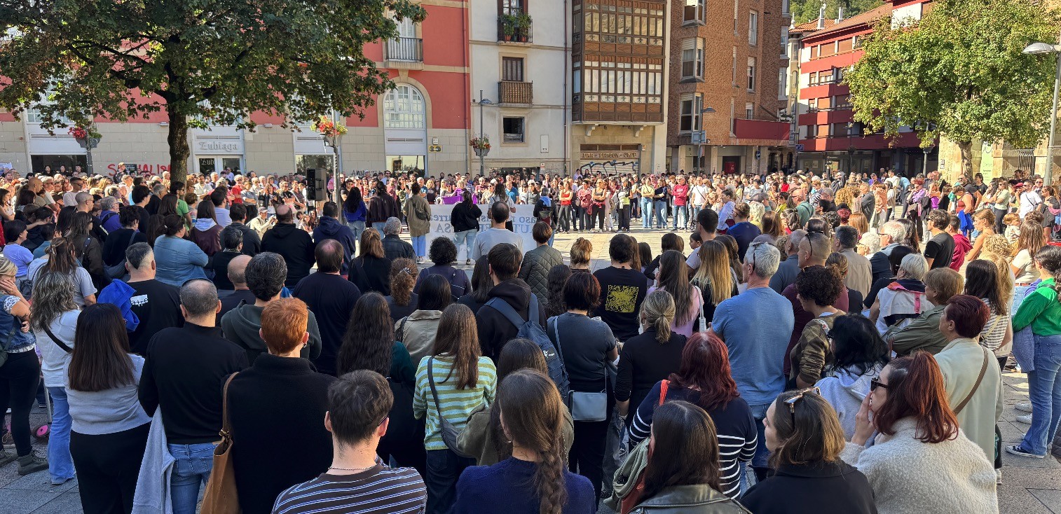 Seber Altube plaza txiki geratu da Maritxu Kajoi gaueko sexu-erasoa salatzeko