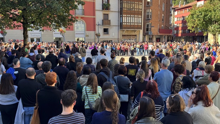 Seber Altube plaza txiki geratu da Maritxu Kajoi gaueko sexu-erasoa salatzeko