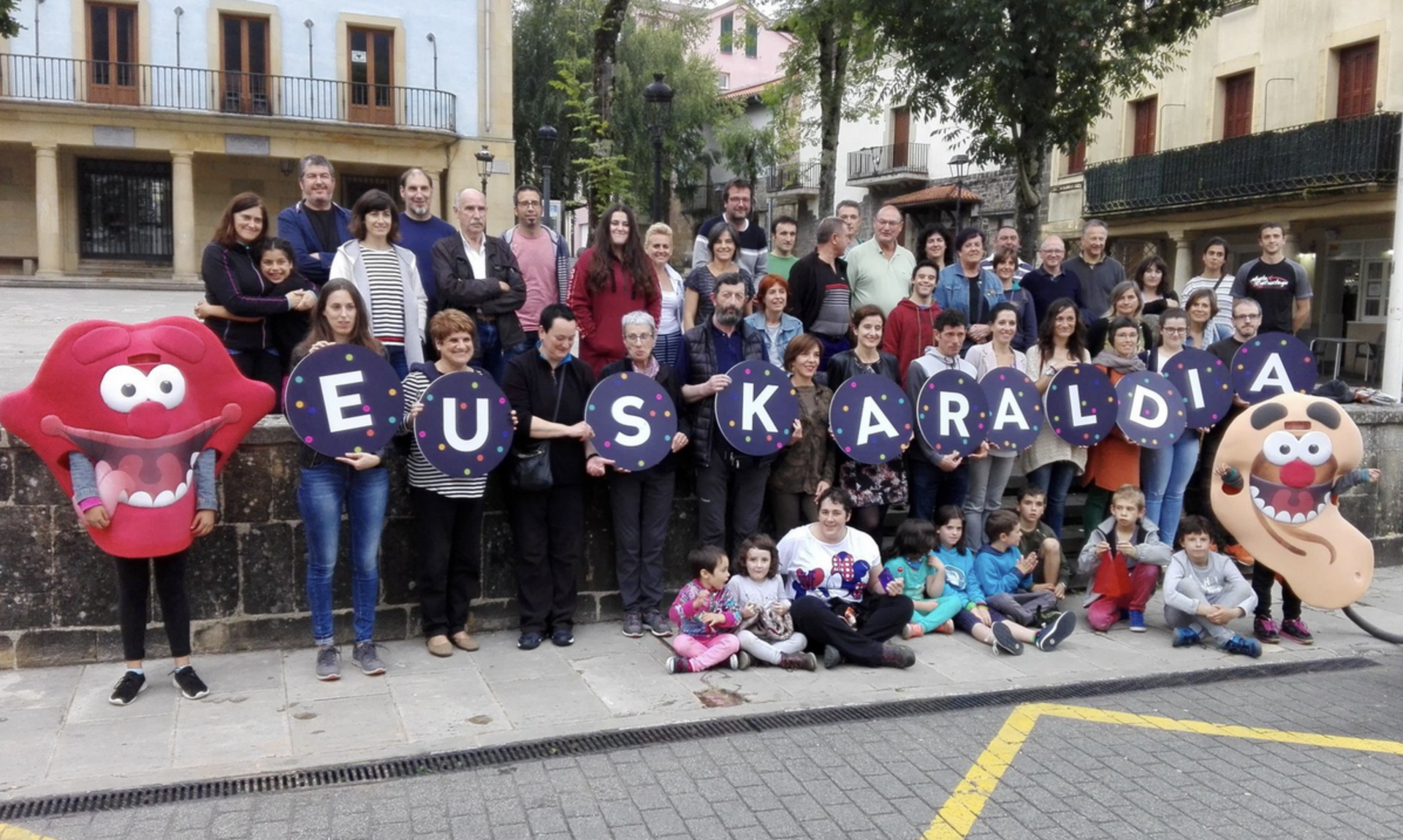 Elgetako hamaikakoaren aurkezpena eta Euskaraldiaren aldeko herri-argazkia, bihar