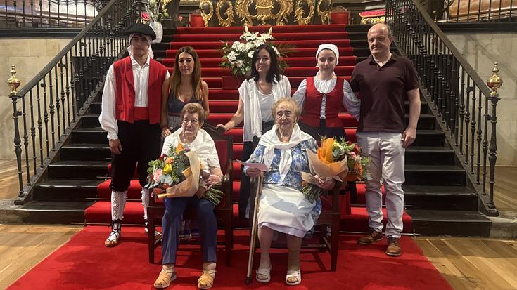 Bitoriana Goitia eta Jacinta Ayastuy omendu ditu Pake Lekuk