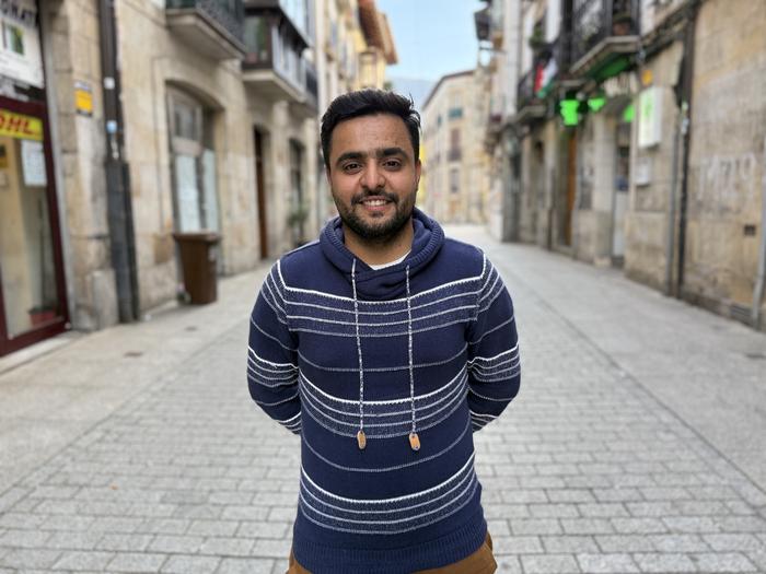 Wajahat Arshad: "Pakistanen ez dago etorkizunik ez legerik"