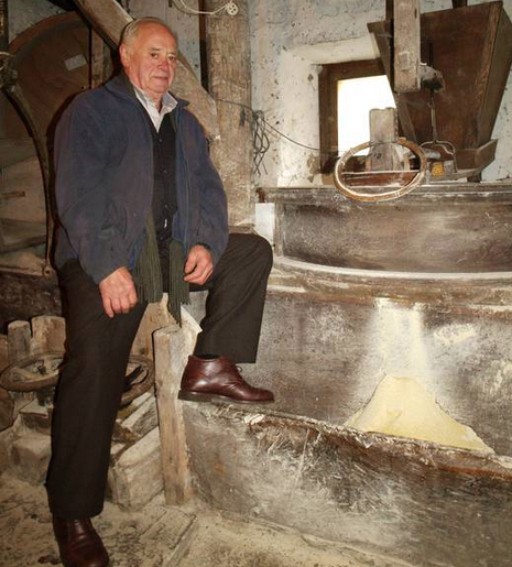 Antzuolako azken errotaria hil da