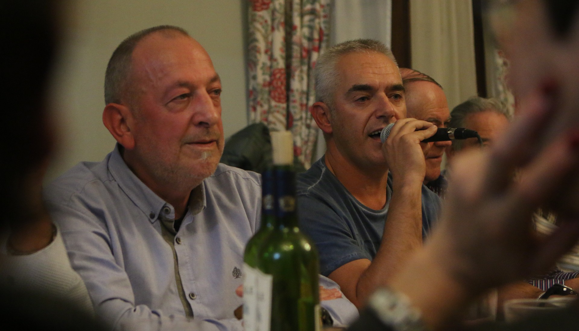 Bertso afari ederra eskaini dute Euzkitzek eta Lizasok Apotzagako merenderuan