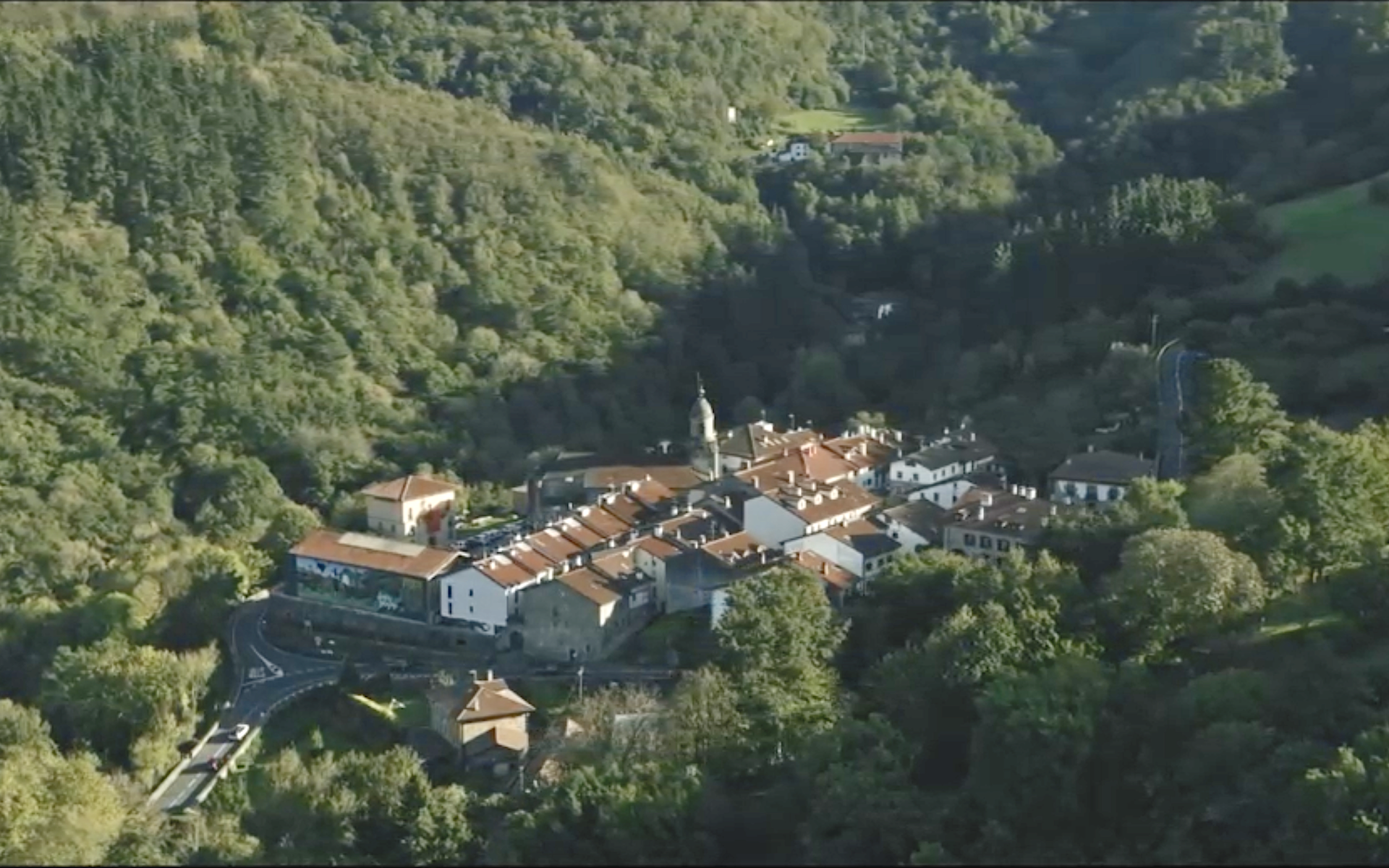 Herriko gai nagusiak tratatzeko herri batzarra egingo dute gaur, udaletxean