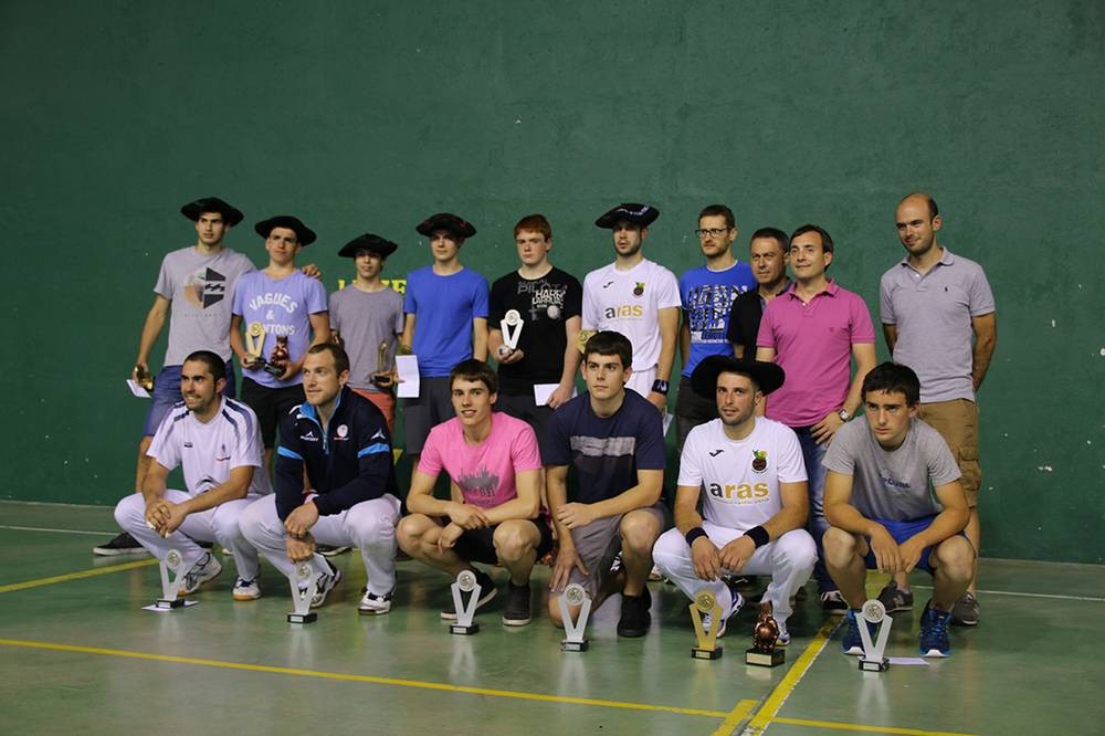 Debarroko 50. Pilota Txapelketako finalean garaipen bana talde bakoitzarentzat