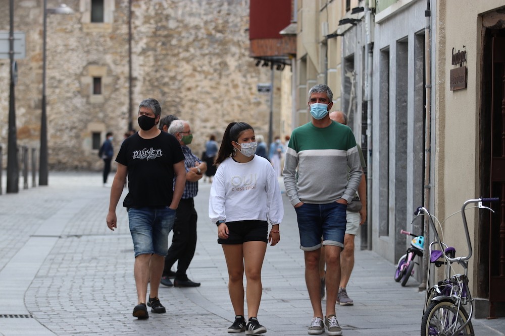 842 positibo berri hauteman dituzte atzo Hego Euskal Herrian egindako probek