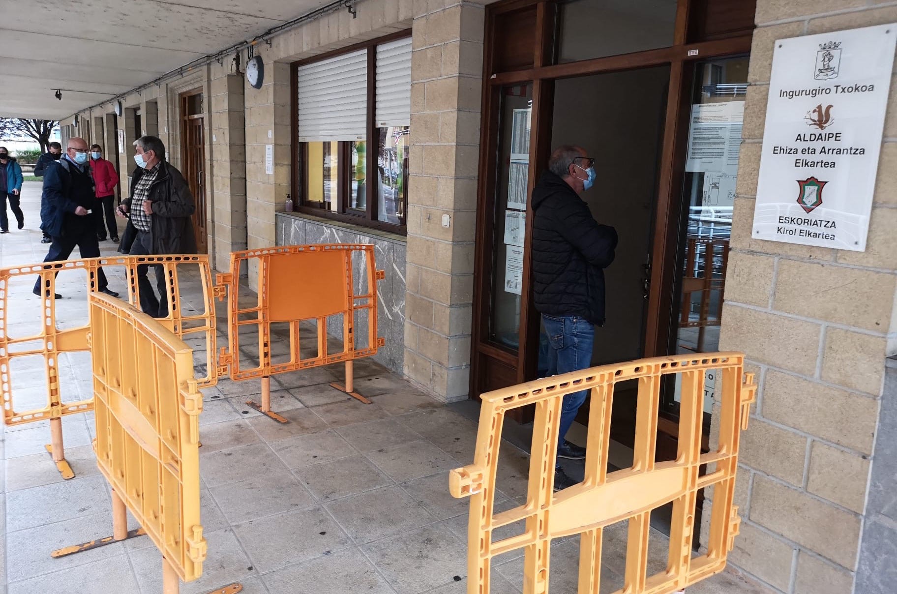 Zozketak hasita, pase onaren zain daude herriko ehiztariak