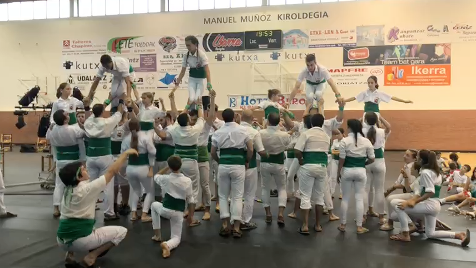 Casteller-ek erakustaldia egin dute Eskoriatzan