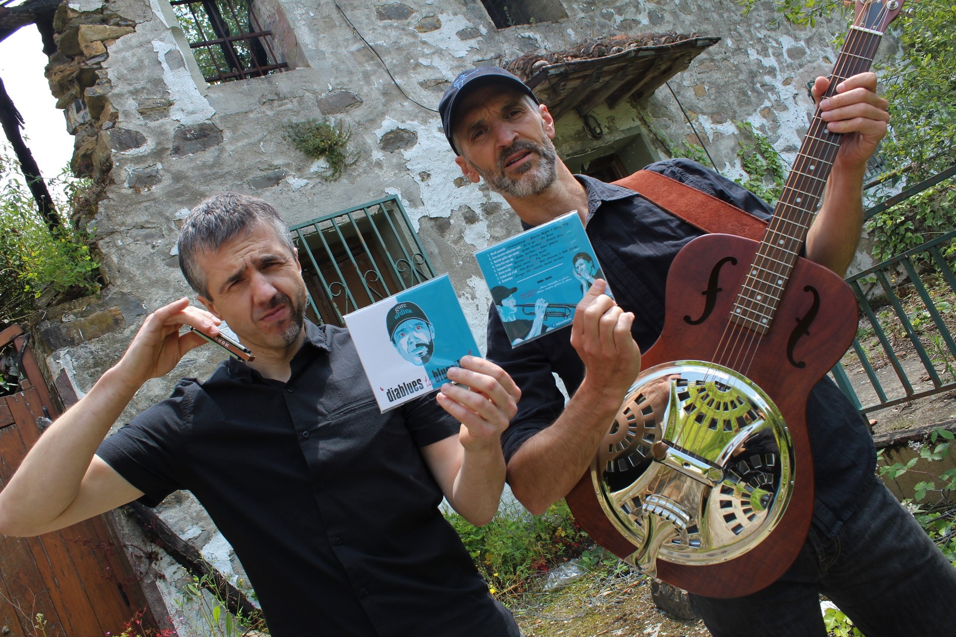 Kalean da Diablues Ta Bluezifer taldearen 'Gure urdina' diskoa