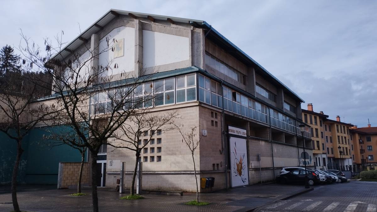 Areto-futbolaren topaleku bilakatuko da pilotalekua 24 orduz