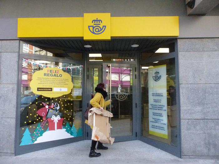 Correos bulegoa eraldatu dute merkataritza eredu berrira egokitzeko