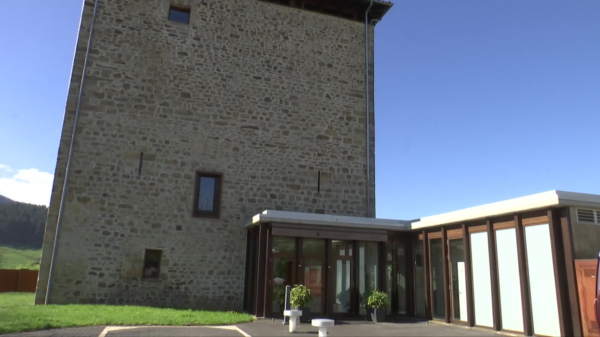 Hotelak eta ostatuak ixteko agindua eman du Espainiako Gobernuak