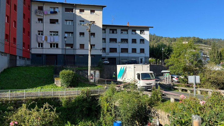 Sei elektrosorgailu autonomoren bidez dabiltza bermatzen elektrizitate-hornidura Antzuolan