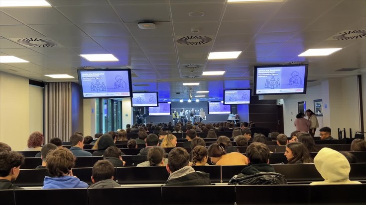 Debagoieneko ikasleek gertutik ezagutu dute emakumeak zientzian duten papera