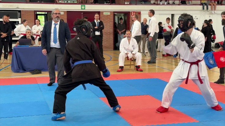 Manuel Muñoz kiroldegia tatami bilakatuta