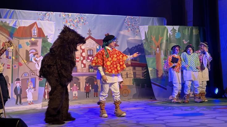 Aratusteak dantzan hasi dituzte Oñatin eta Bergaran