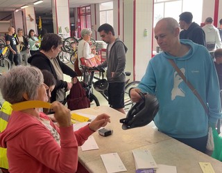 Birzikleta Azoka: 175 artikulu salgai, eta arrasatear ugari mauken bila