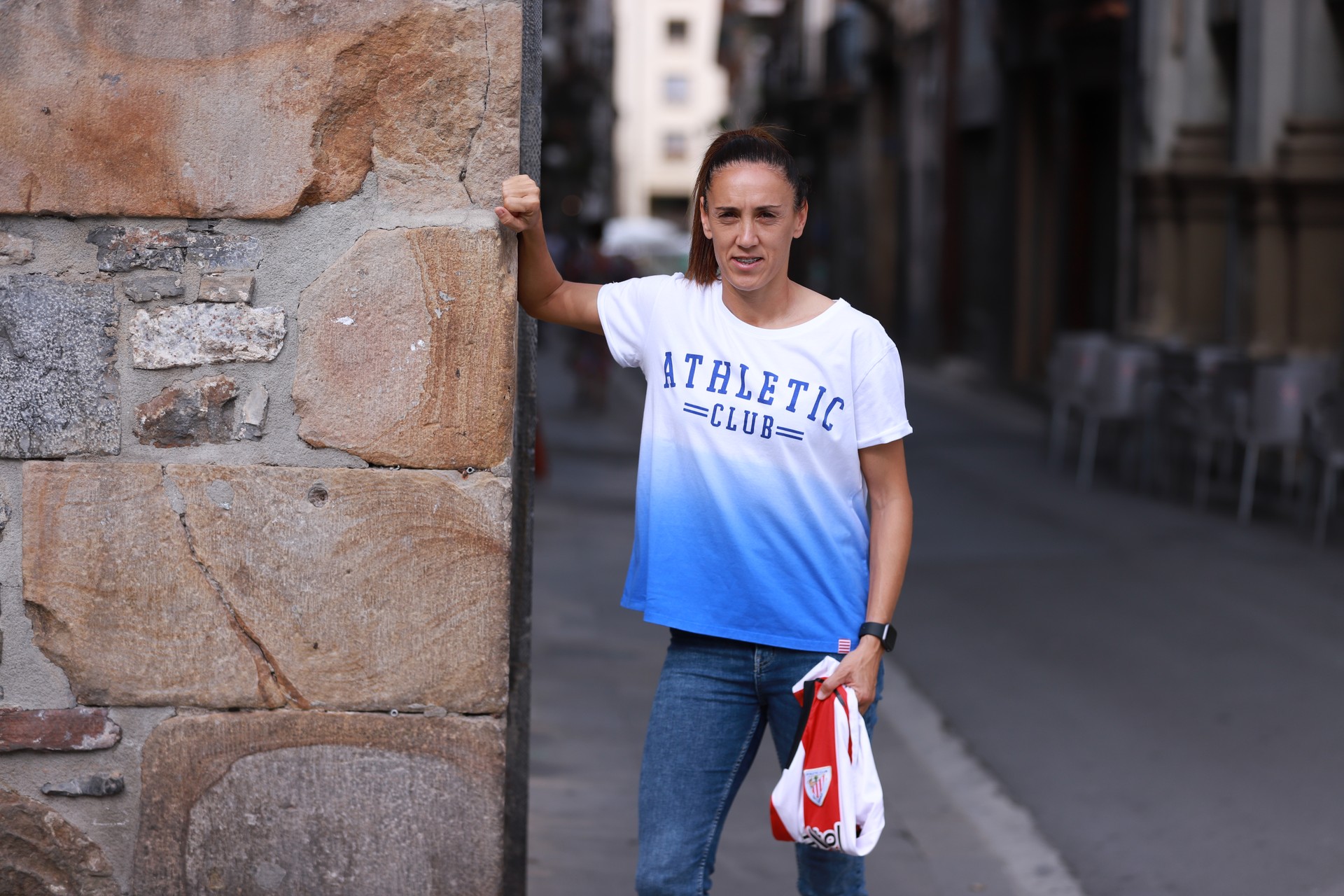 Vanesa Gimbert bergararrak beste urtebetez berritu du kontratua Athleticekin