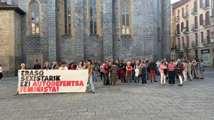 Indarkeria matxistak eragindako "muturreko egoera jasanezinaren" aurkako elkarretaratzea Arrasaten