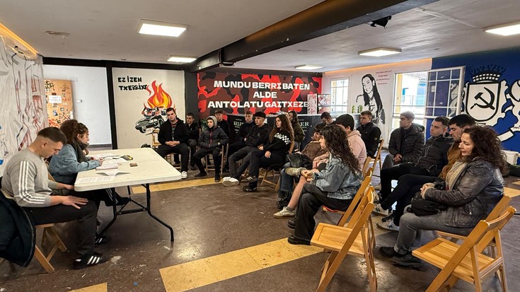 Ateak zabaldu ditu Aramaioko RK gaztetxeak