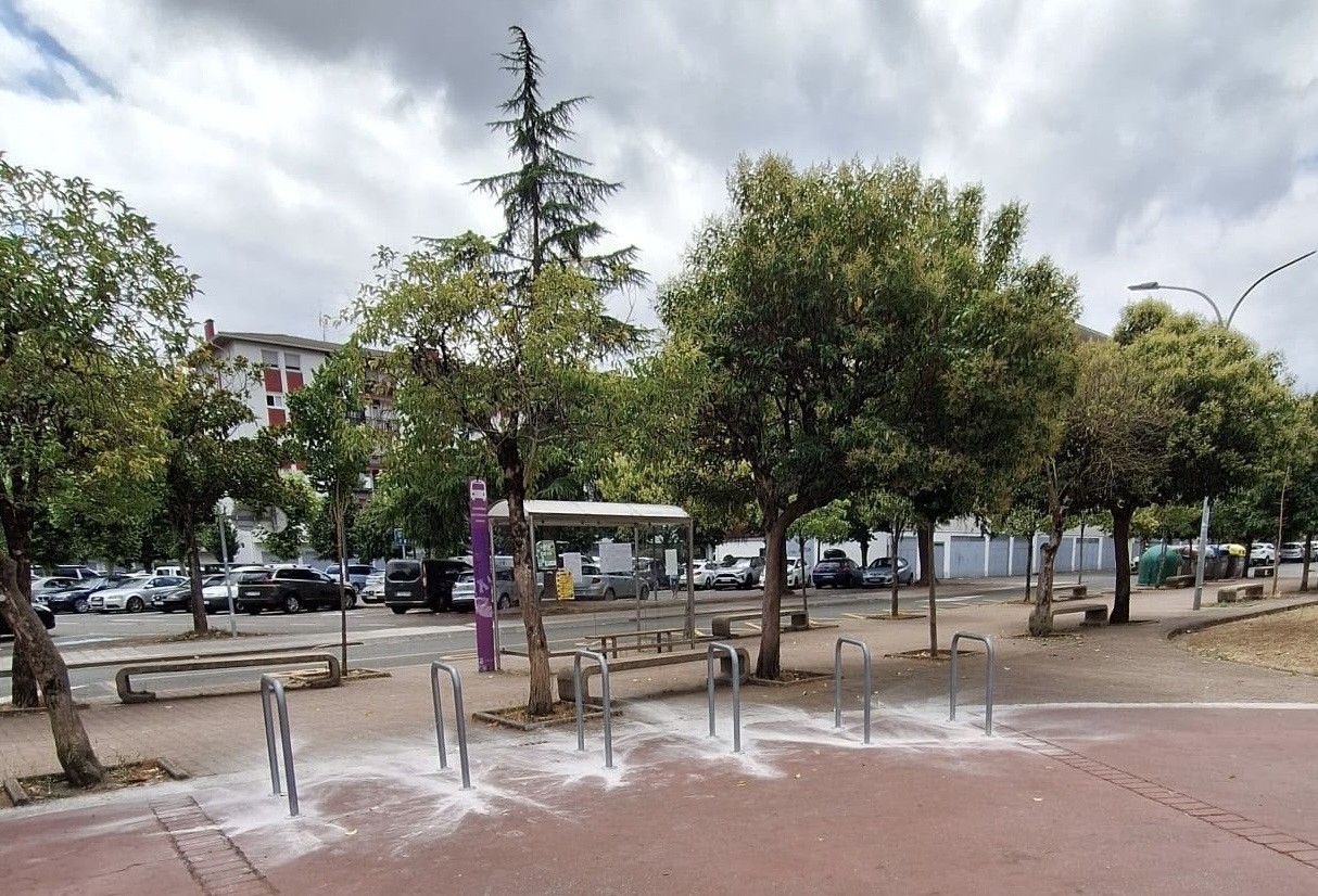 Bizikletak aparkatzeko gune berria Musakolako kiroldegiaren atarian
