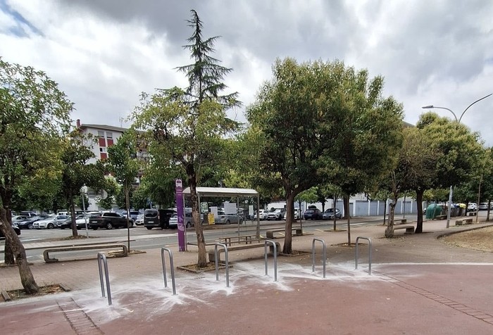 Bizikletak aparkatzeko gune berria Musakolako kiroldegiaren atarian