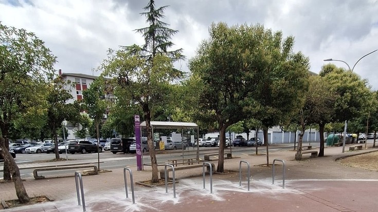 Bizikletak aparkatzeko gune berria Musakolako kiroldegiaren atarian