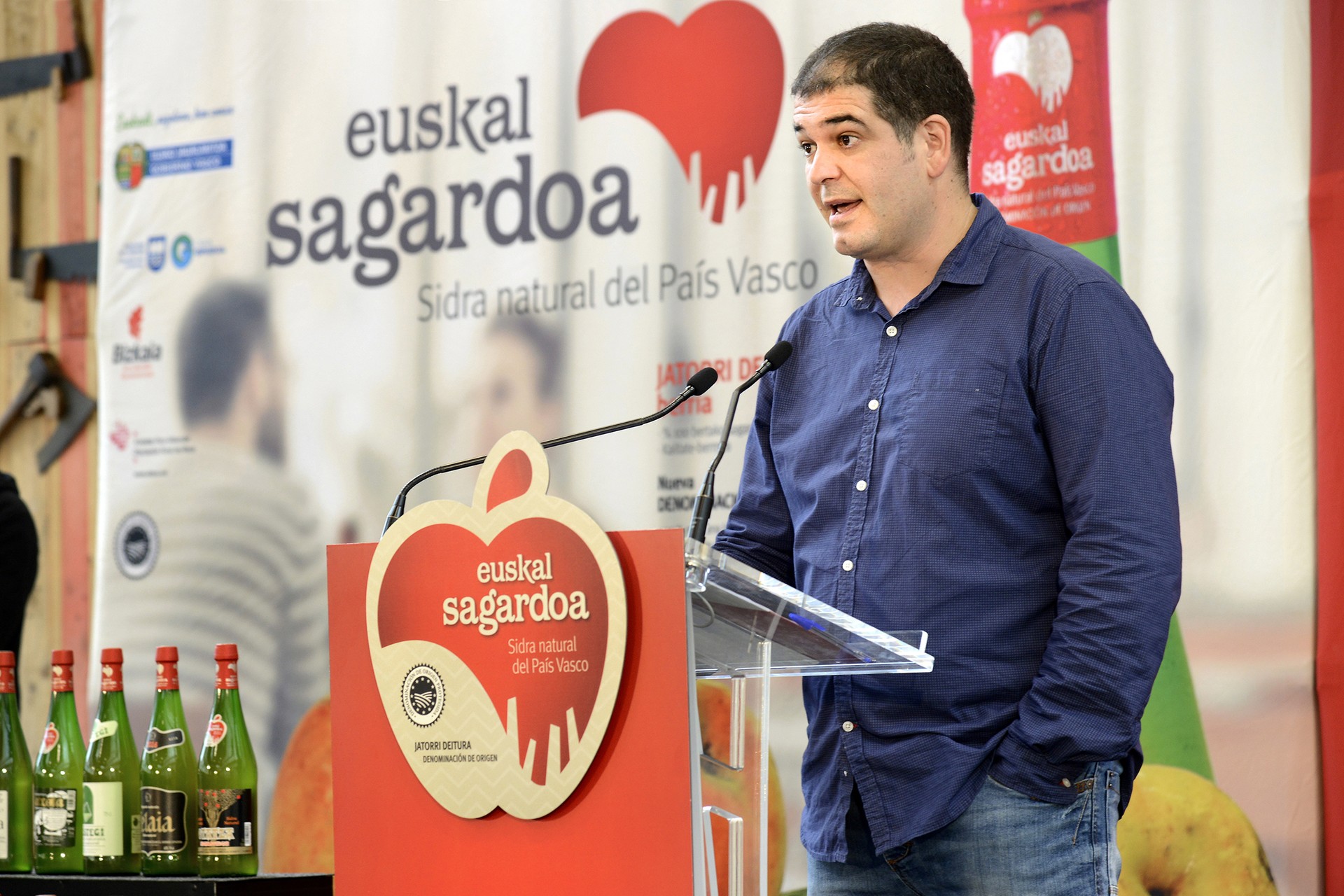 Unai Agirre: "Sagardoa zaindu beharreko milaka urtetako ohitura da"