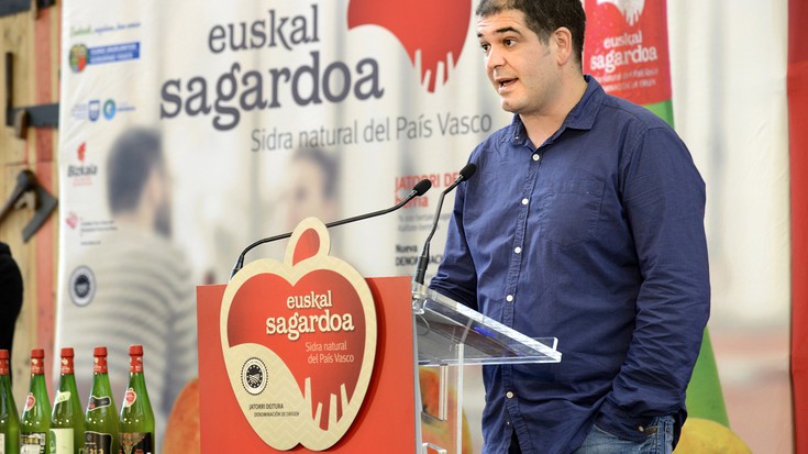 Unai Agirre: "Sagardoa zaindu beharreko milaka urtetako ohitura da"