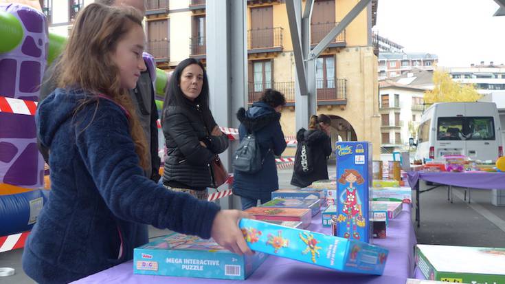 Harrera ona izan du beste behin ere Txatxilipurdiren truke azokak