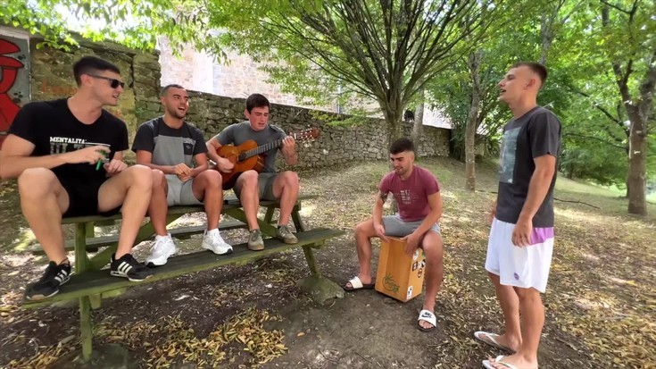 Kaparrak musika taldea estreinakoz jaietan