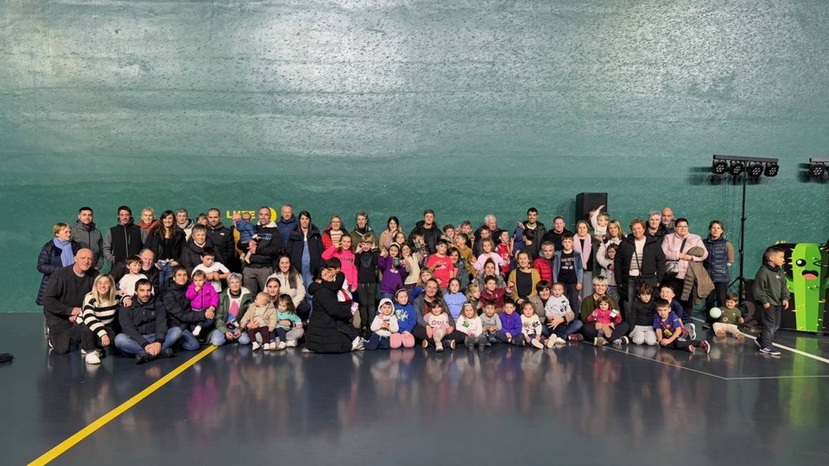 Elgetarrek euskararen aldeko argazkia atera dute