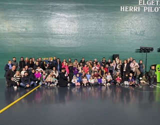 Elgetarrek euskararen aldeko argazkia atera dute