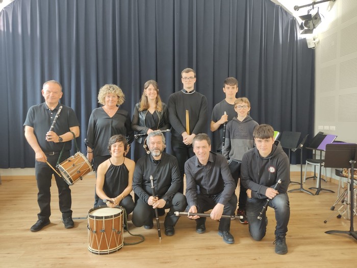 Arrasate Musikako txistulari bandaren emanaldia