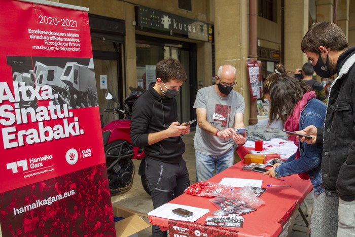 Gure Eskuk '11 gara' ekimeneko sinadura bilketa egingo du zapatuan