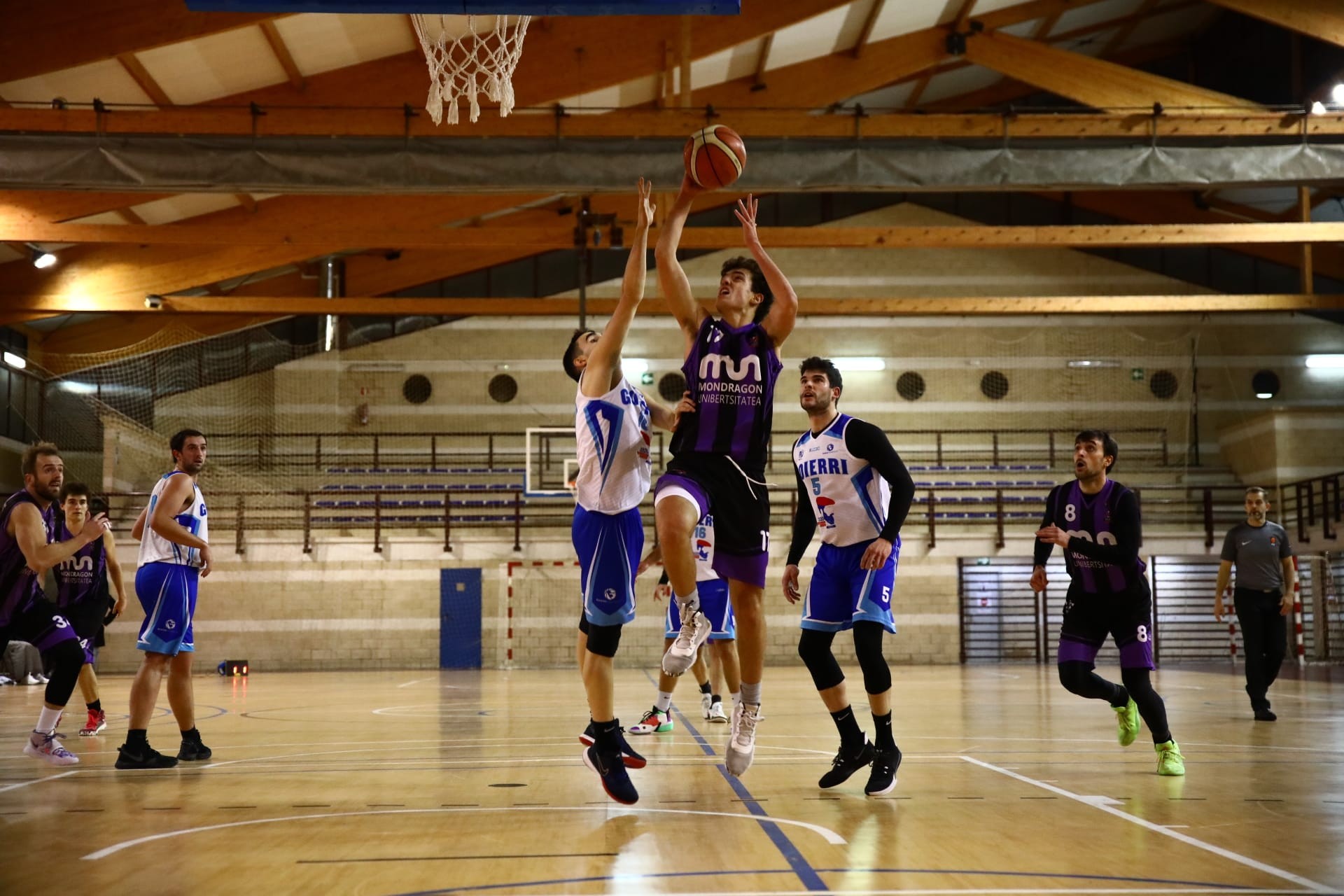 Derbia MUrendako, harrobiko jokalari gazteen protagonismoarekin (76-63)