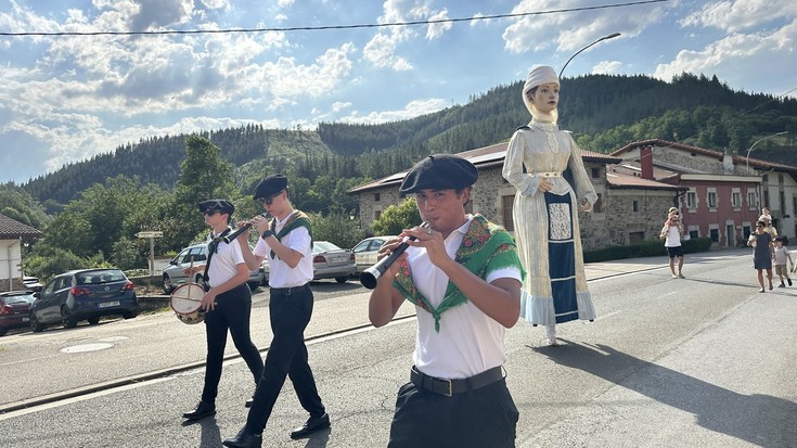 Zubillaga auzoa, sanpedroetan murgilduta