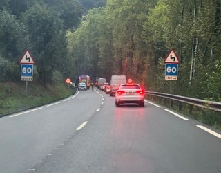 Auto bat irauli da Oñati eta Elorregi artean, eta pertsona bat zauritu da