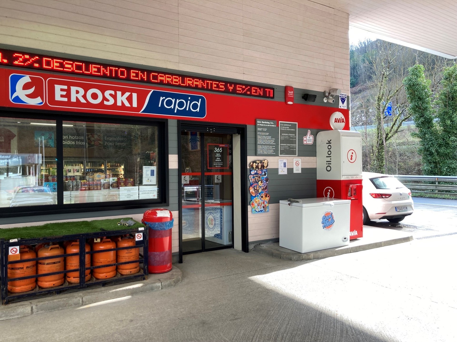 'Rapid' supermerkatu bat zabaldu du Eroskik Bergarako Avia gasolindegian
