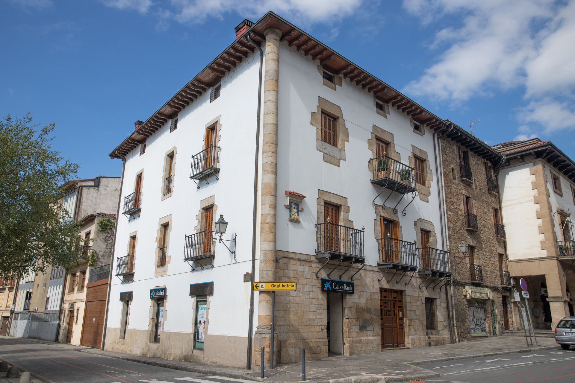 Oñatiko Hernani etxean, unibertsitatearen lehen pausoak