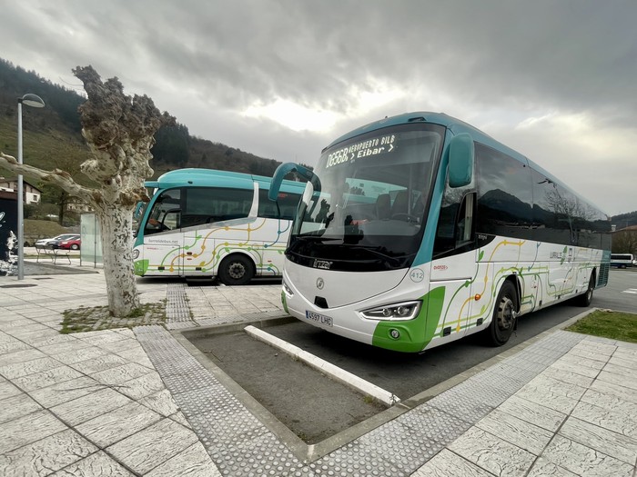 EH Bilduk autobus geltokiaren galdeketan parte hartzera animatzen ditu herritarrak