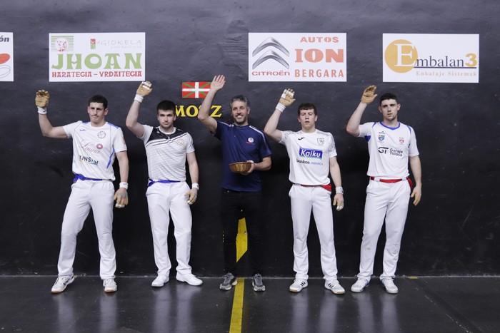 Salaberria anaiak eta Irribarria-Balerdi, Bergara Hiria txapelketako finalerdietara