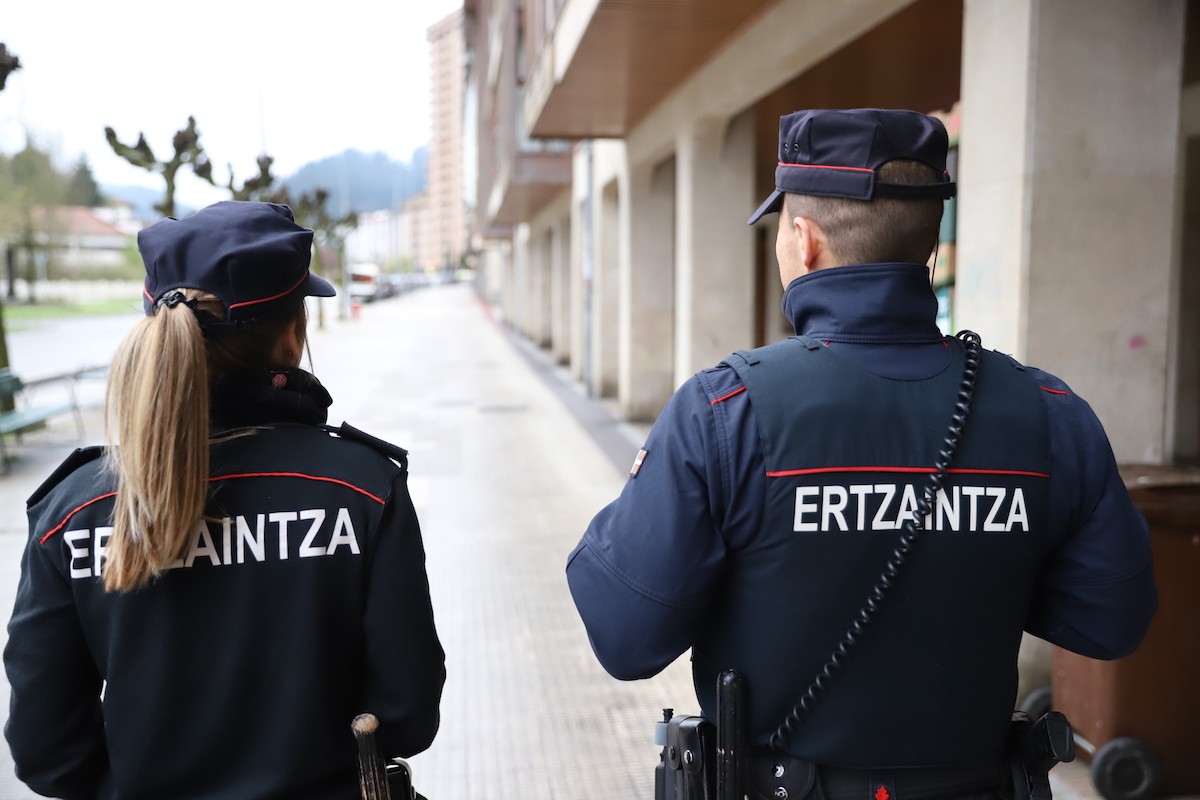 Ertzain bat zauritu dute Arrasateko taberna batean egondako borrokan