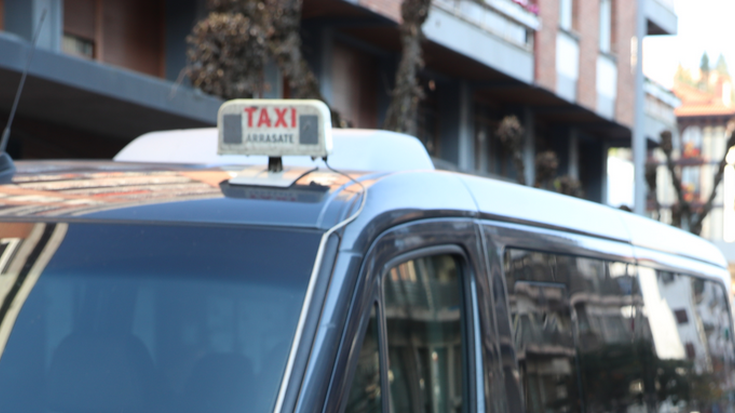 Bailarako herrietakoek, autobusa; landa-auzoetakoek, taxia