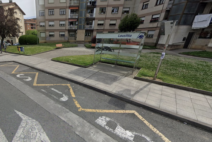 Lausittako autobus geltokia metro batzuk lekualdatuko dute lanak egieko