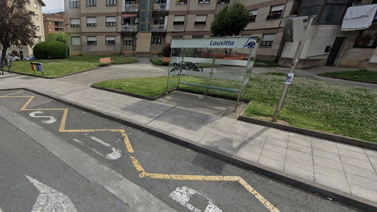 Lausittako autobus geltokia metro batzuk lekualdatuko dute lanak egieko